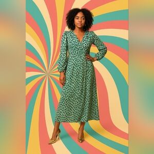 H&M Maxi Green Animal Print V-Neck Flowy A-Line Dress Size Small